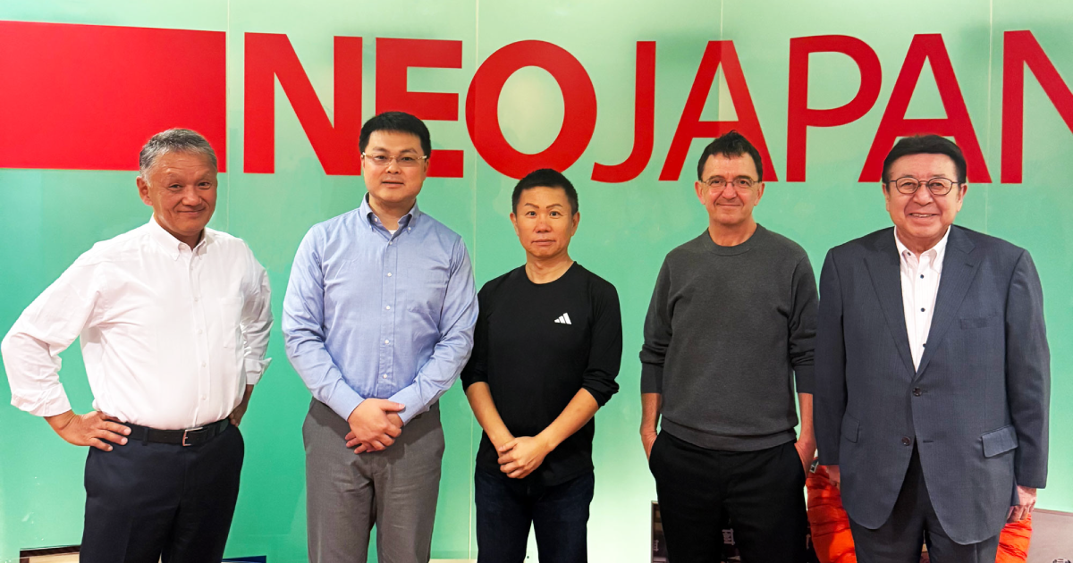 ネオジャパン・LIVEX AI・ZETAの業務提携発表時の集合写真